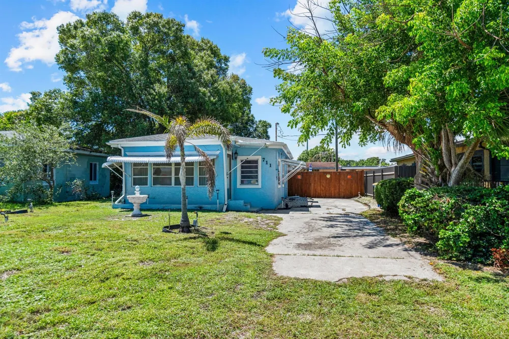 711 Cedar Place Fort Pierce, FL 34950