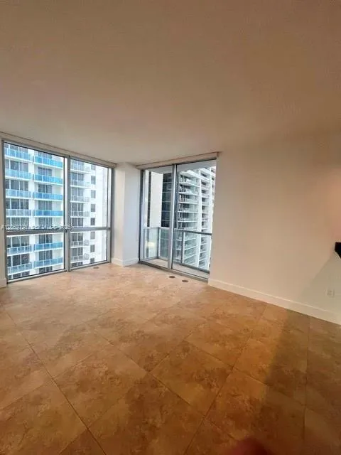 1060 Brickell Ave #2217 Miami, FL 33131