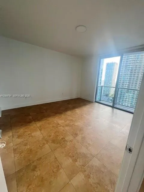 1060 Brickell Ave #2217 Miami, FL 33131