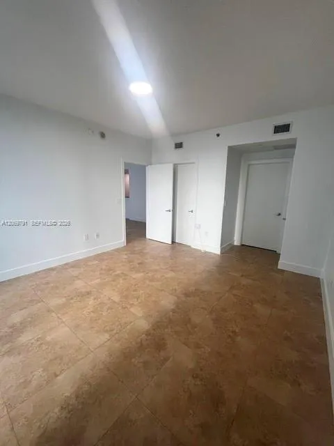 1060 Brickell Ave #2217 Miami, FL 33131