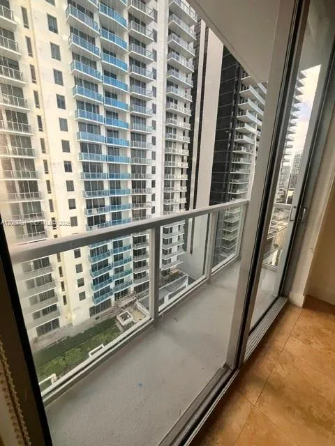 1060 Brickell Ave #2217 Miami, FL 33131