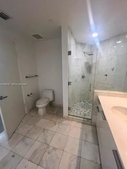 1060 Brickell Ave #2217 Miami, FL 33131