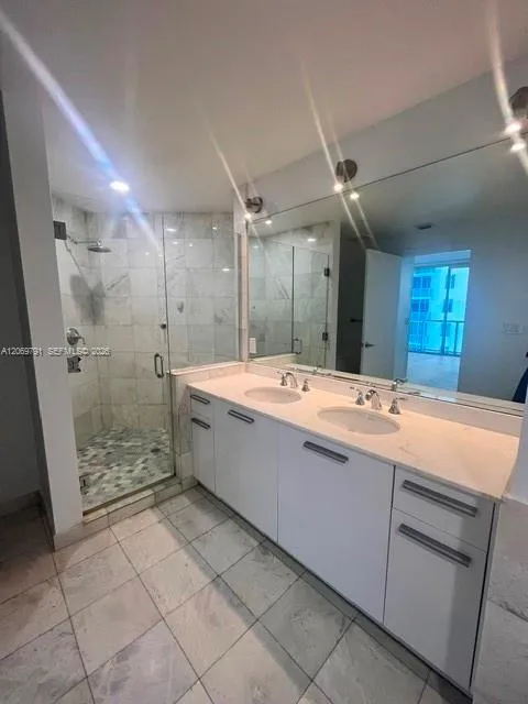 1060 Brickell Ave #2217 Miami, FL 33131