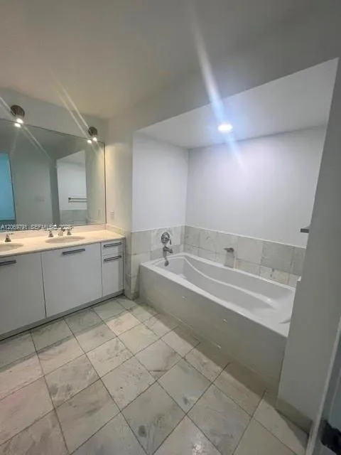 1060 Brickell Ave #2217 Miami, FL 33131