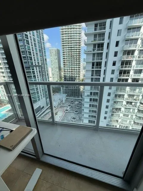 1060 Brickell Ave #2217 Miami, FL 33131