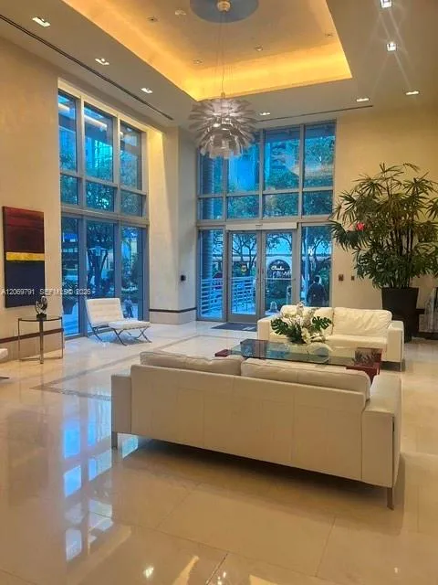 1060 Brickell Ave #2217 Miami, FL 33131