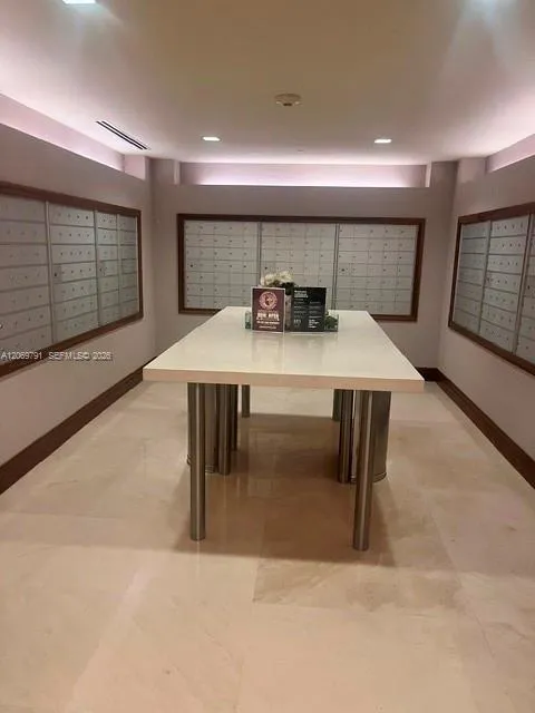 1060 Brickell Ave #2217 Miami, FL 33131