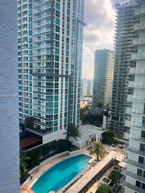 1060 Brickell Ave #2217 Miami, FL 33131