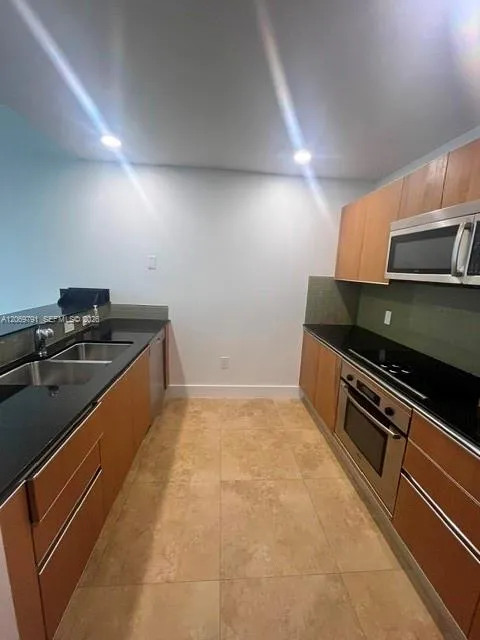 1060 Brickell Ave #2217 Miami, FL 33131