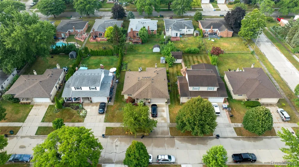 2730 Rhodes Drive Troy City, MI 48083