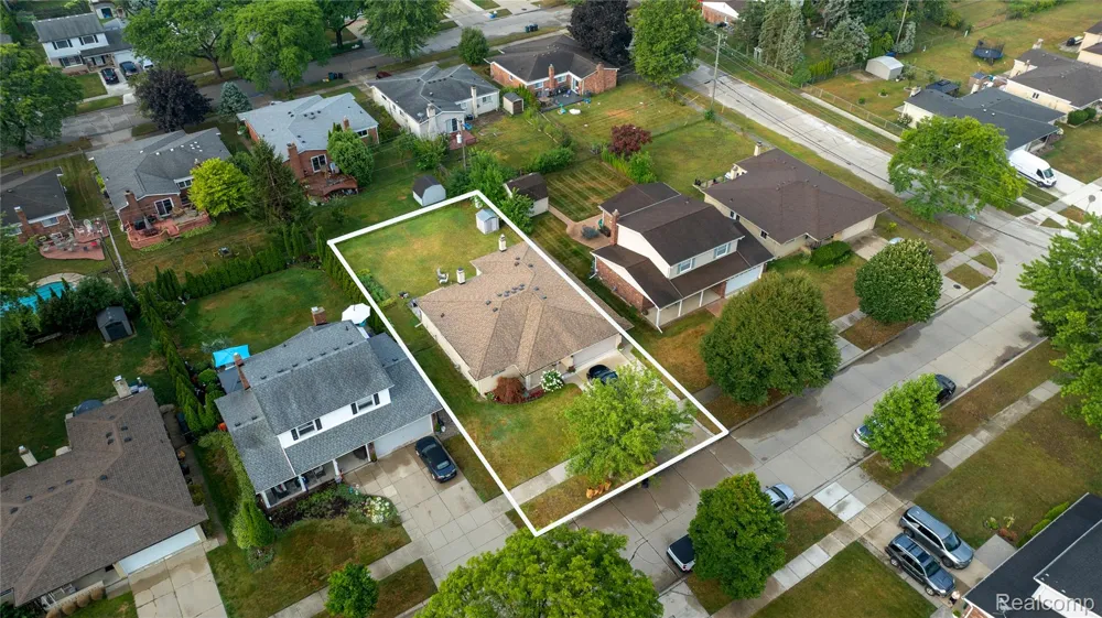 2730 Rhodes Drive Troy City, MI 48083