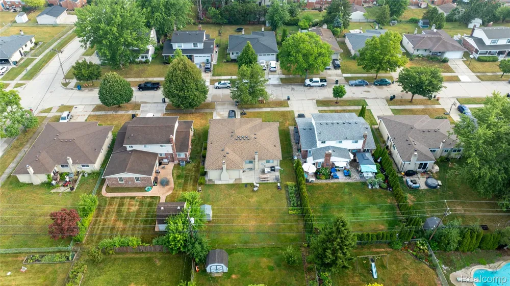 2730 Rhodes Drive Troy City, MI 48083