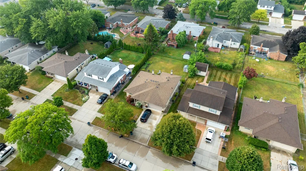 2730 Rhodes Drive Troy City, MI 48083