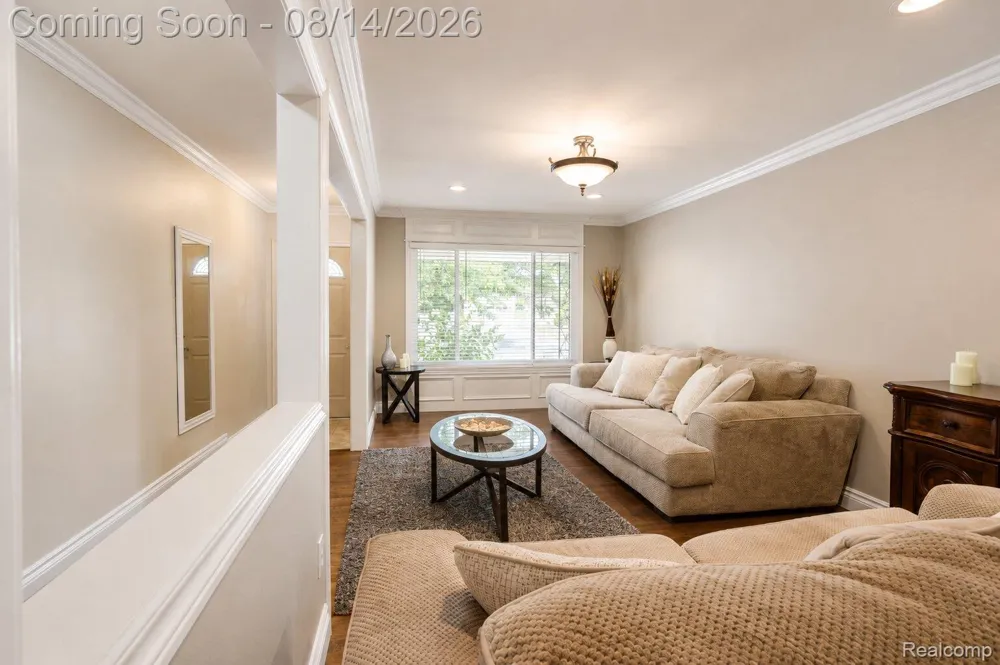 2730 Rhodes Drive Troy City, MI 48083