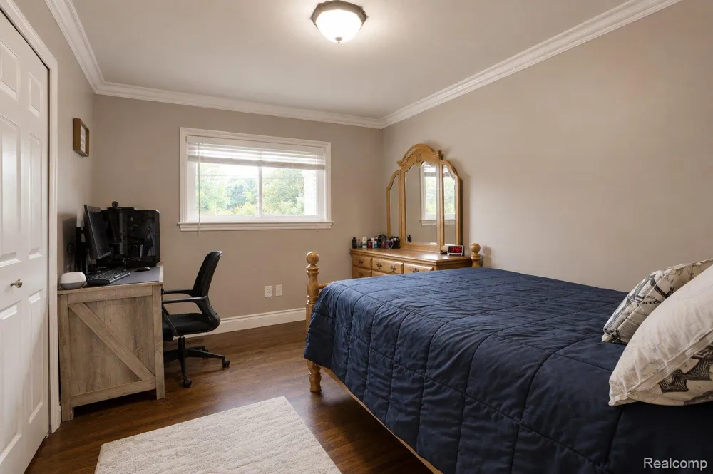 2730 Rhodes Drive Troy City, MI 48083