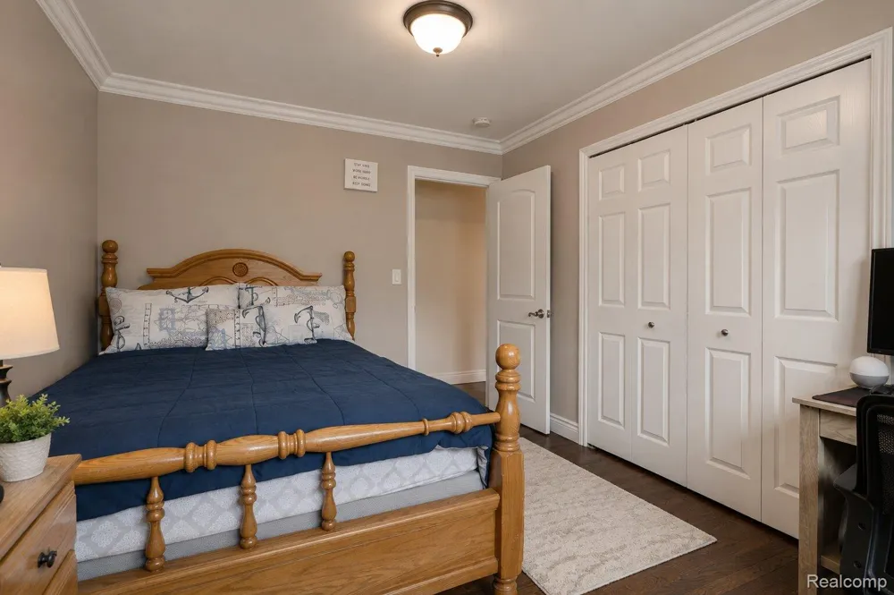 2730 Rhodes Drive Troy City, MI 48083