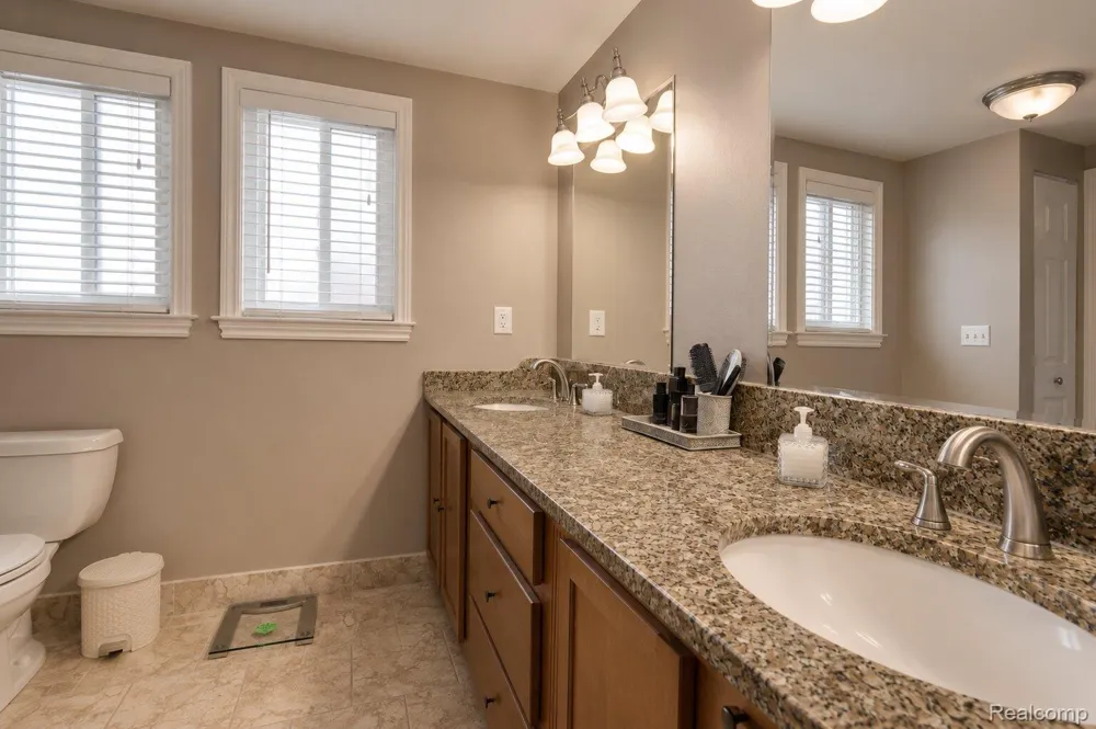 2730 Rhodes Drive Troy City, MI 48083
