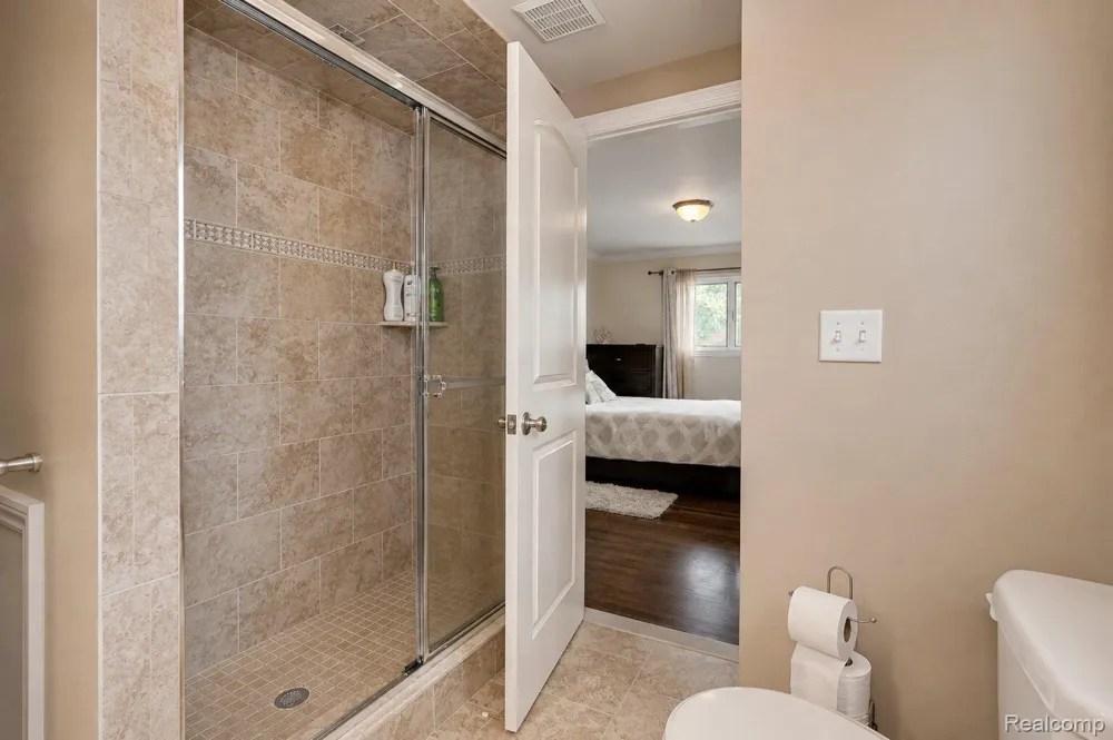 2730 Rhodes Drive Troy City, MI 48083