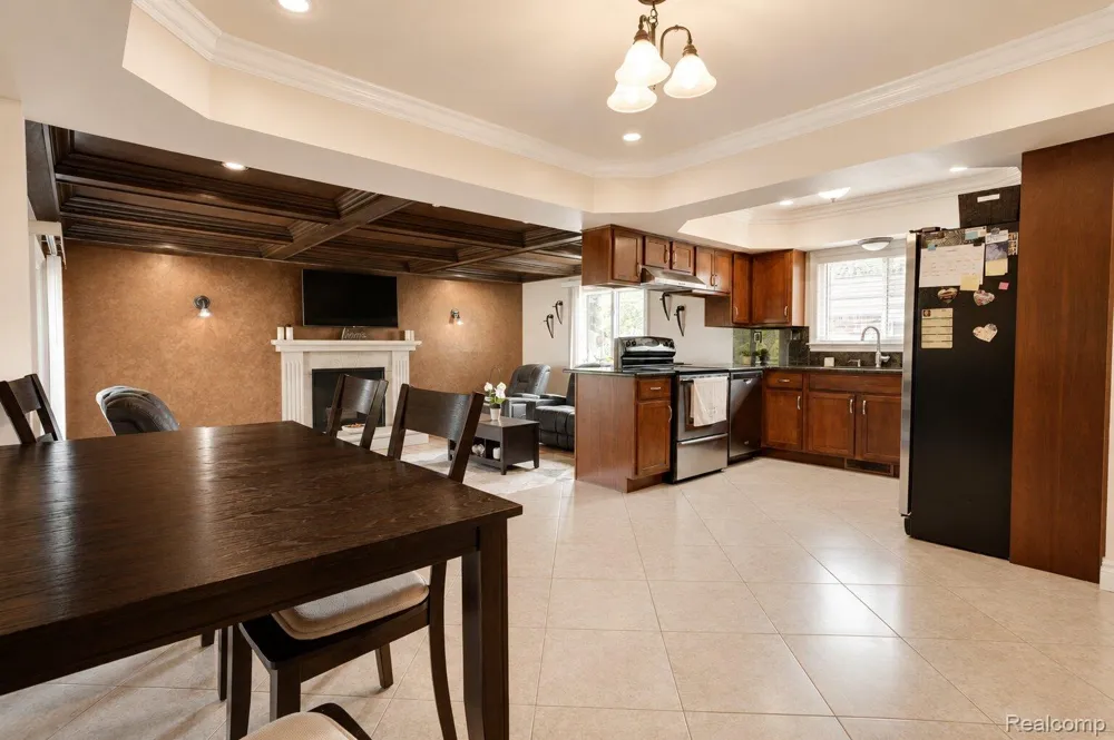 2730 Rhodes Drive Troy City, MI 48083