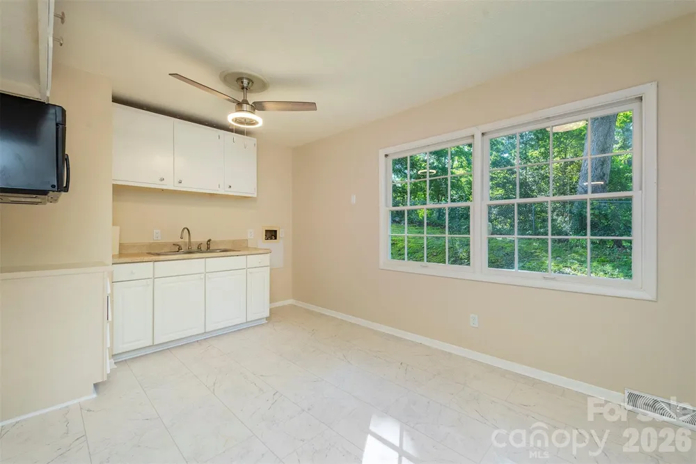 76 Maple Springs Road Asheville, NC 28805
