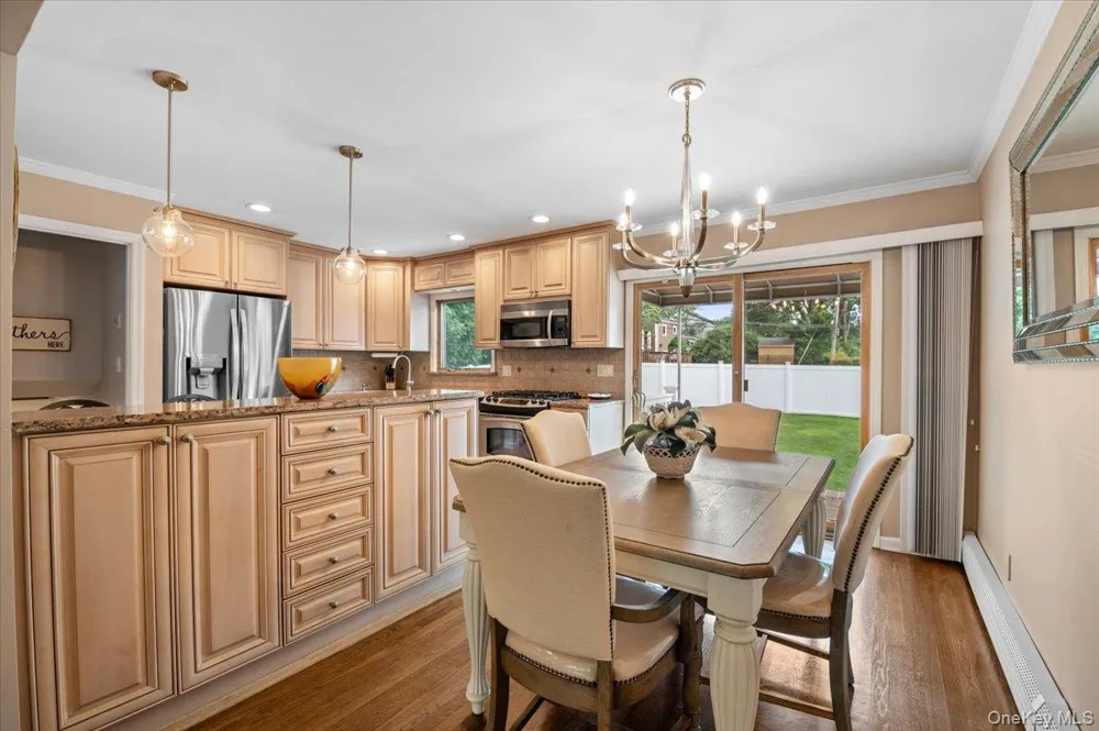 38 Briarwood Lane Plainview, NY 11803