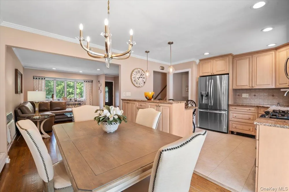 38 Briarwood Lane Plainview, NY 11803