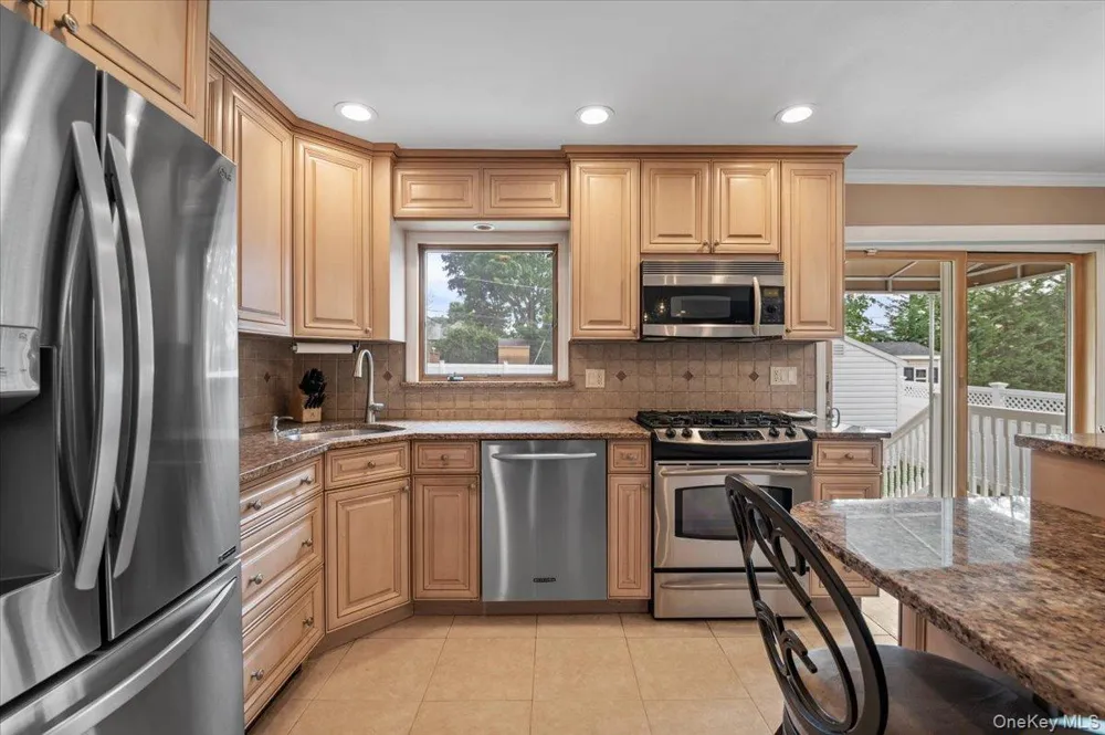 38 Briarwood Lane Plainview, NY 11803