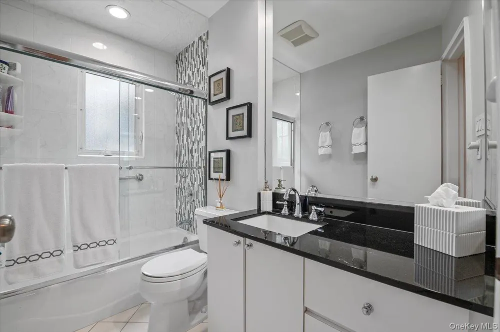 38 Briarwood Lane Plainview, NY 11803