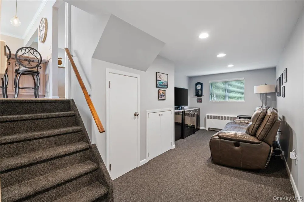 38 Briarwood Lane Plainview, NY 11803