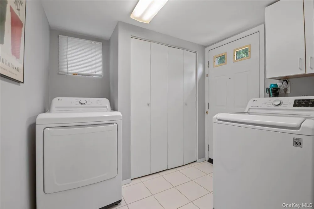 38 Briarwood Lane Plainview, NY 11803