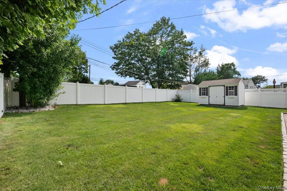 38 Briarwood Lane Plainview, NY 11803