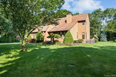 595 Greenfields Lane
