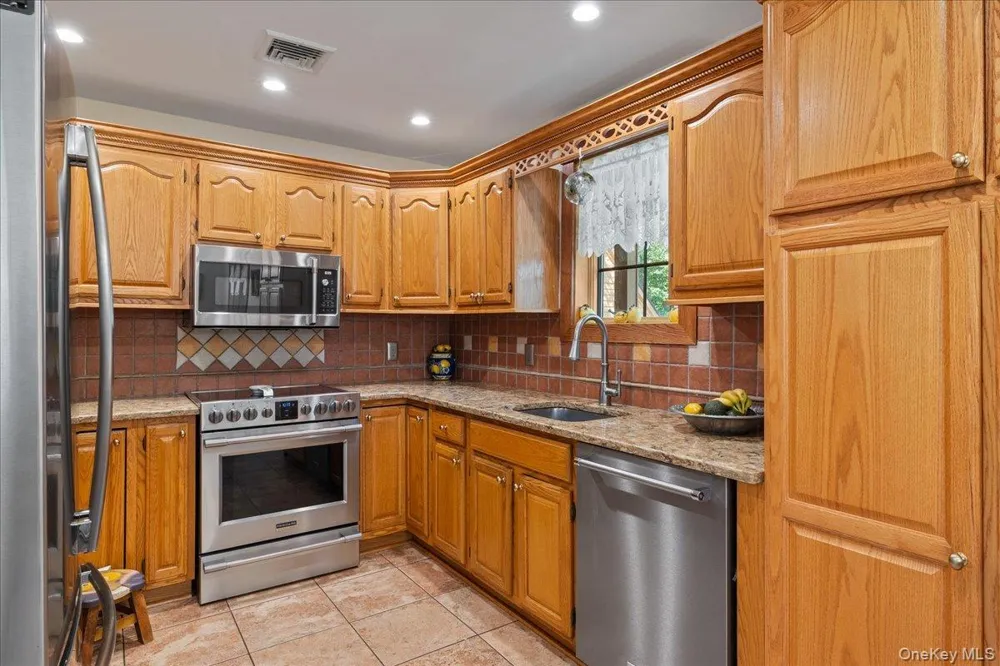 595 Greenfields Lane Southold, NY 11971
