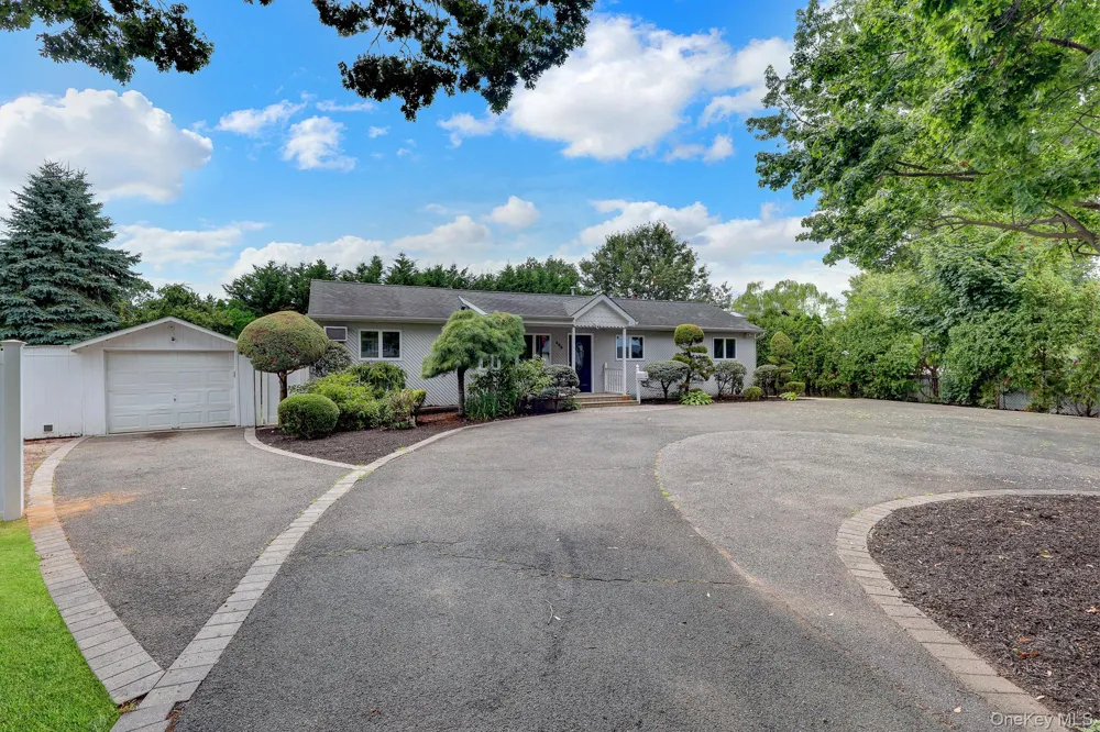466 W 4th Street West Islip, NY 11795
