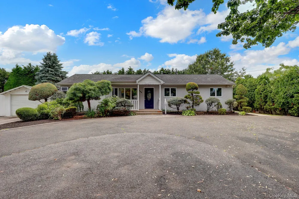 466 W 4th Street West Islip, NY 11795
