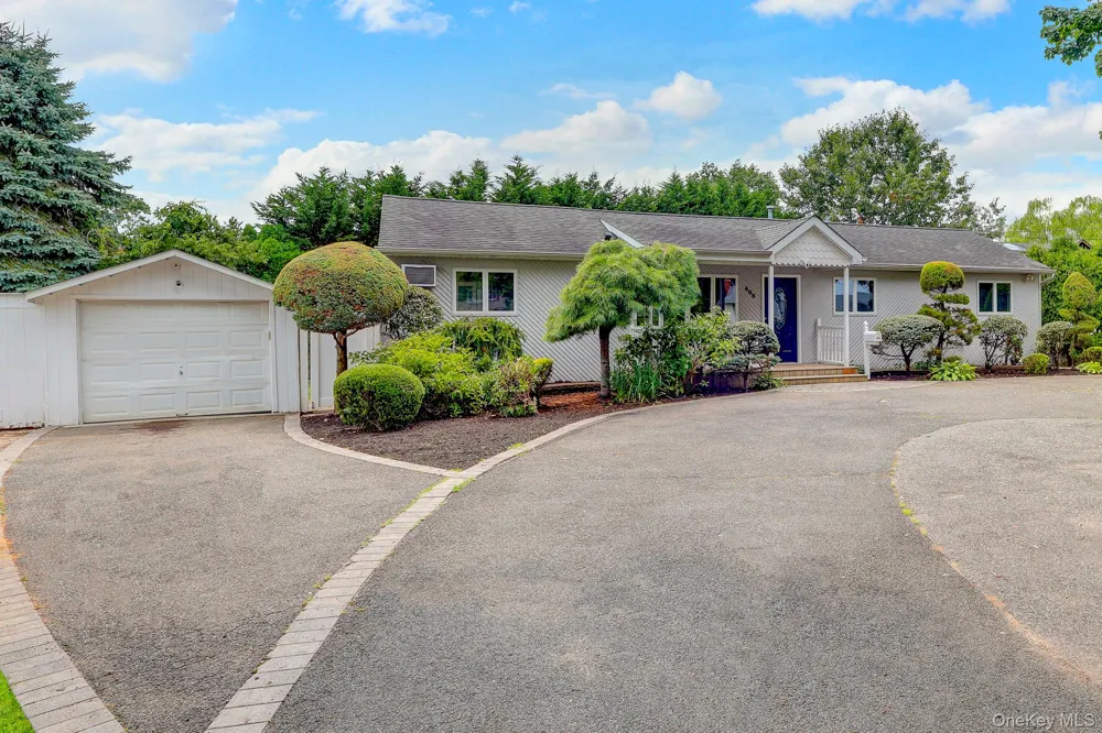 466 W 4th Street West Islip, NY 11795