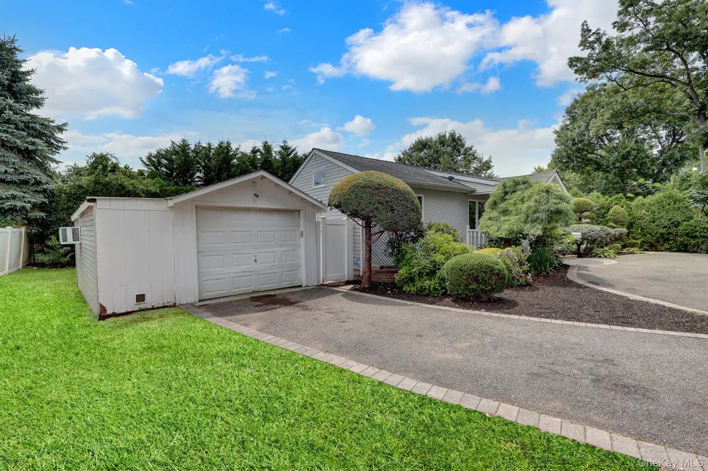 466 W 4th Street West Islip, NY 11795
