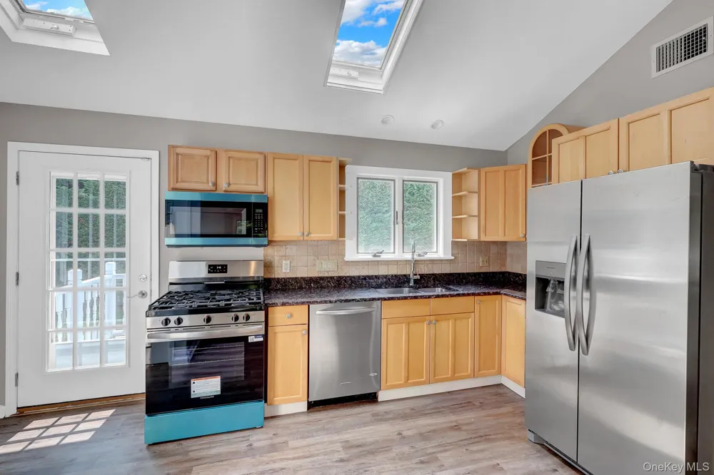 466 W 4th Street West Islip, NY 11795
