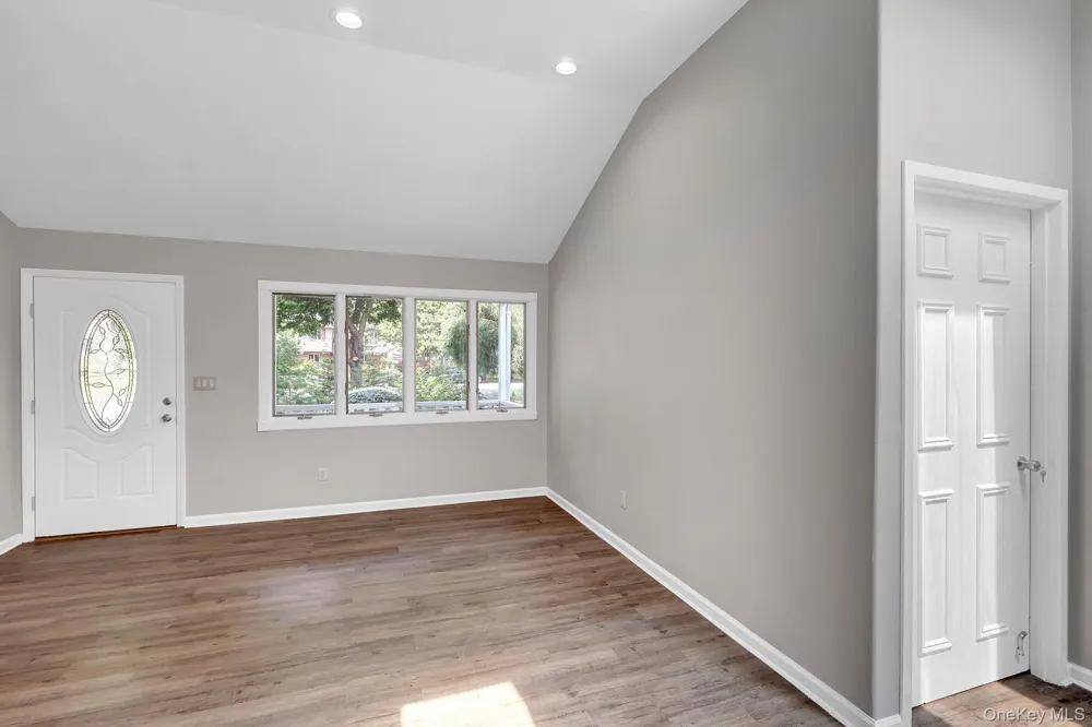 466 W 4th Street West Islip, NY 11795
