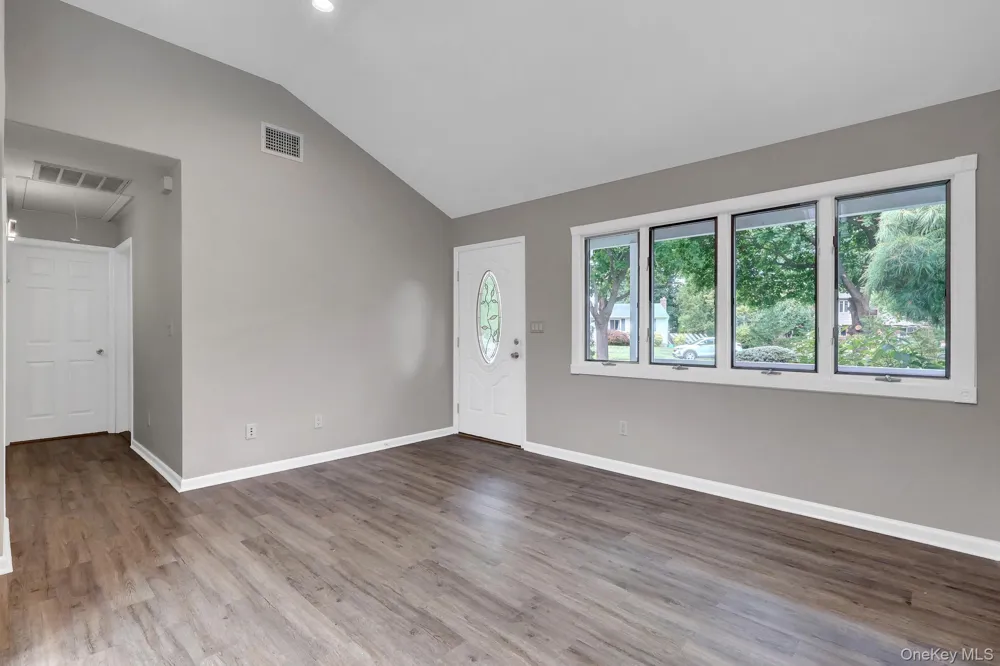 466 W 4th Street West Islip, NY 11795