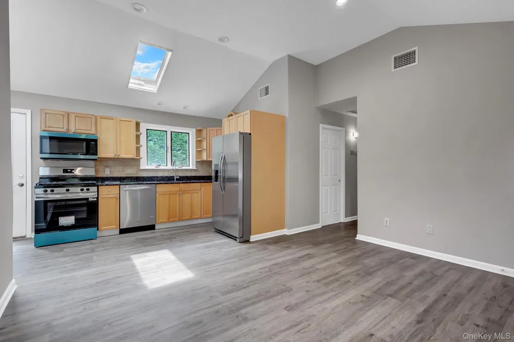 466 W 4th Street West Islip, NY 11795