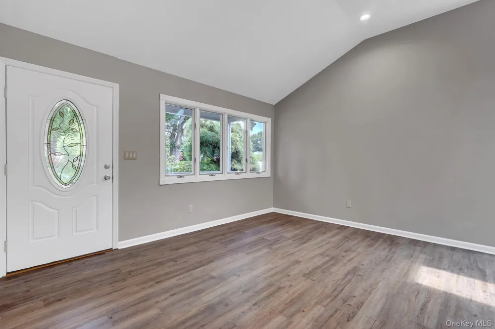 466 W 4th Street West Islip, NY 11795