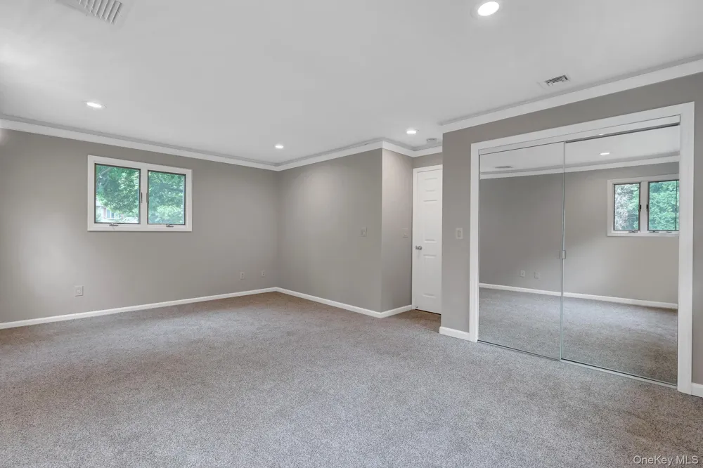 466 W 4th Street West Islip, NY 11795