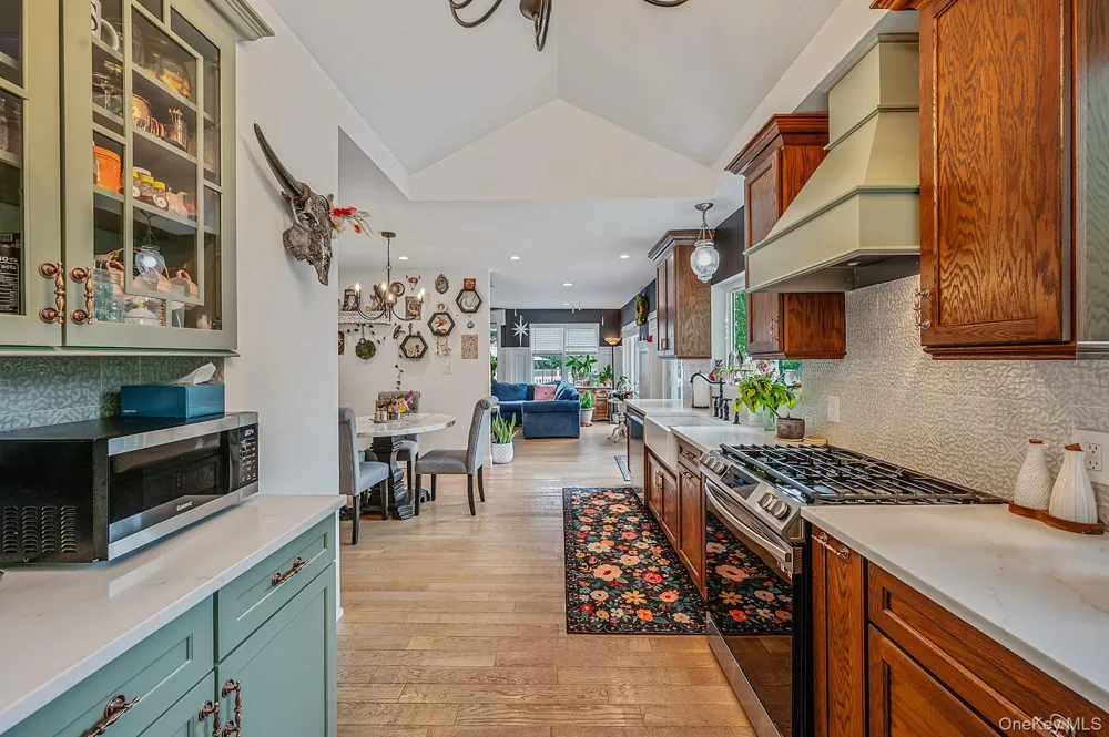 6 New York Avenue Stony Brook, NY 11790