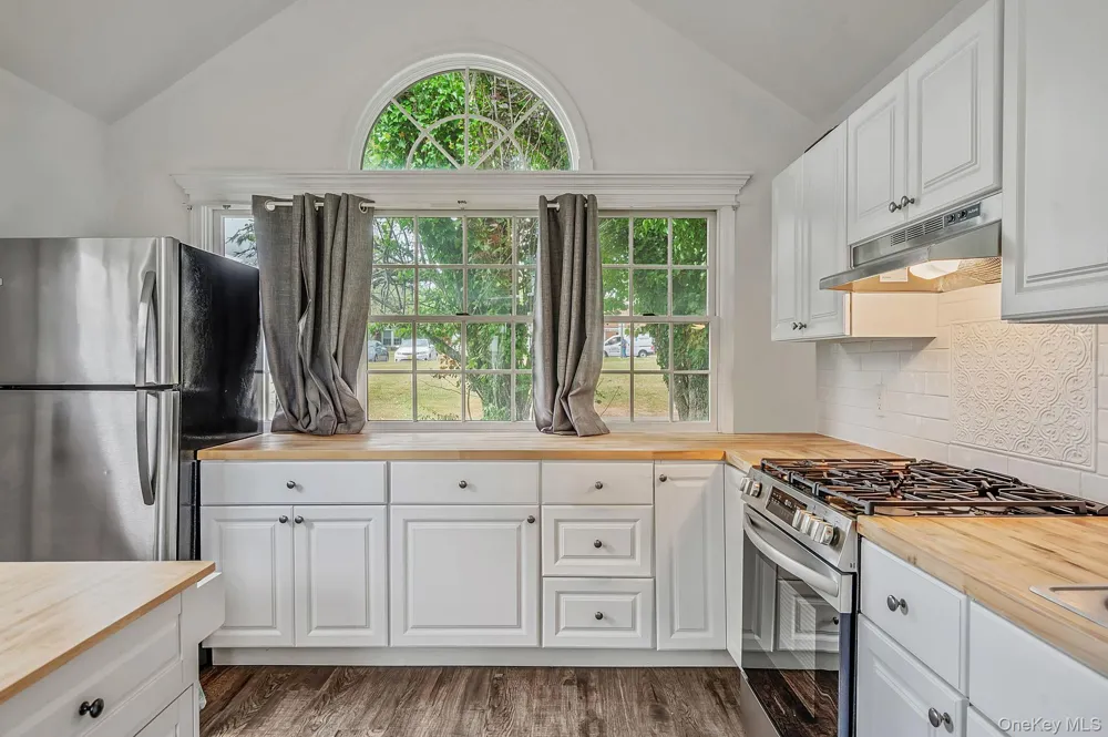 6 New York Avenue Stony Brook, NY 11790