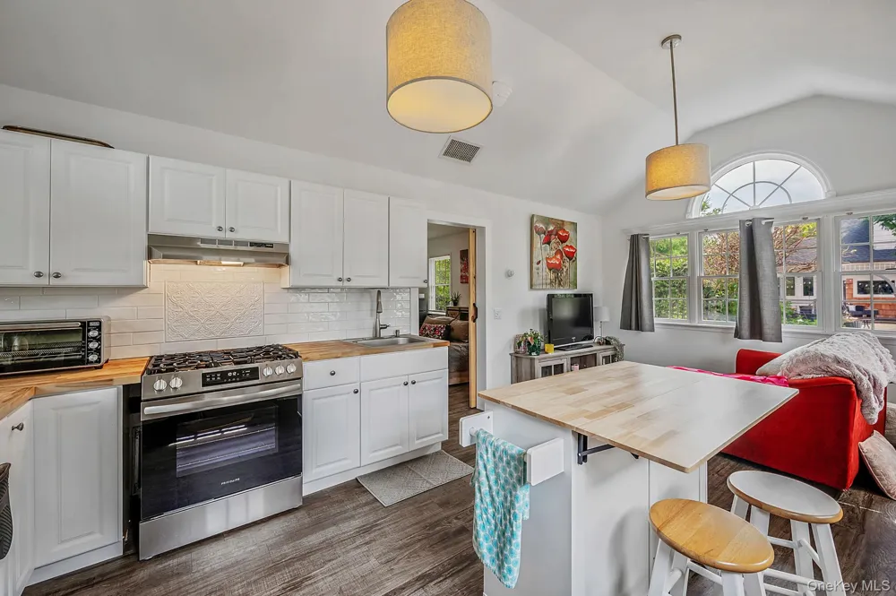 6 New York Avenue Stony Brook, NY 11790