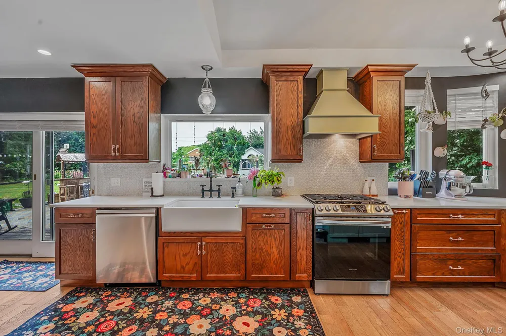 6 New York Avenue Stony Brook, NY 11790