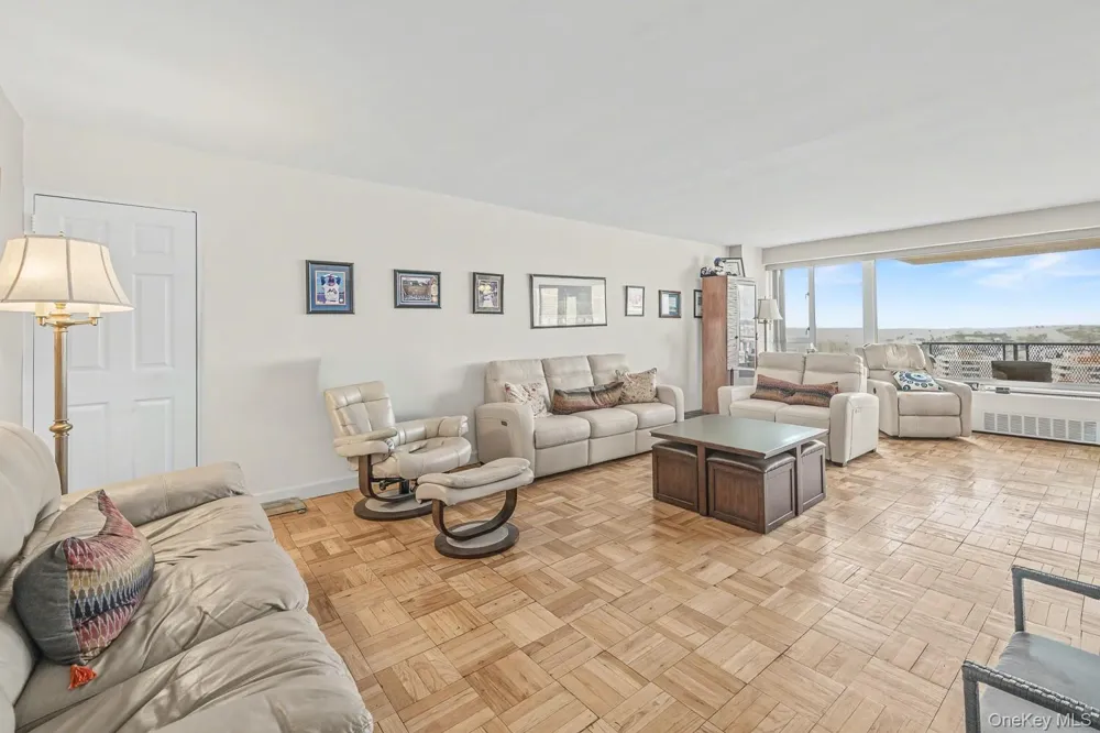 166-25 powells cove blvd #15G Beechhurst, NY 11357