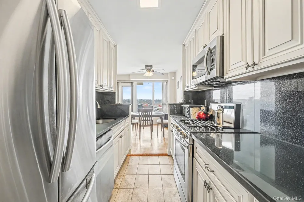 166-25 powells cove blvd #15G Beechhurst, NY 11357