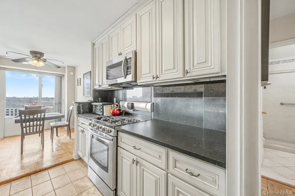 166-25 powells cove blvd #15G Beechhurst, NY 11357